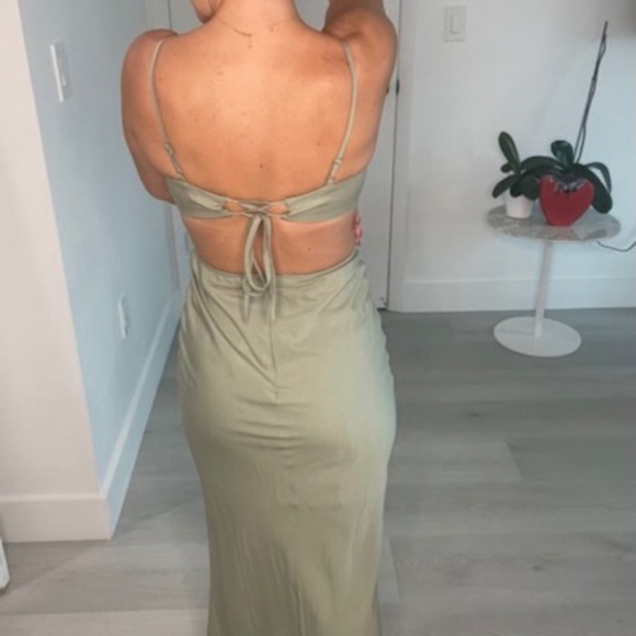 Green Cut Out Fitted Maxi Dress - Picture 4 of 6